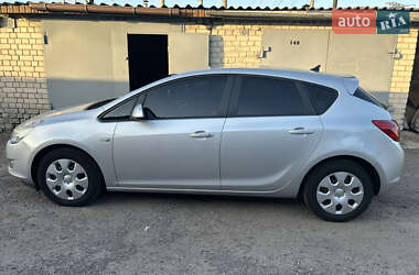 Хэтчбек Opel Astra 2010 в 