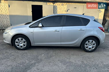 Хэтчбек Opel Astra 2010 в 