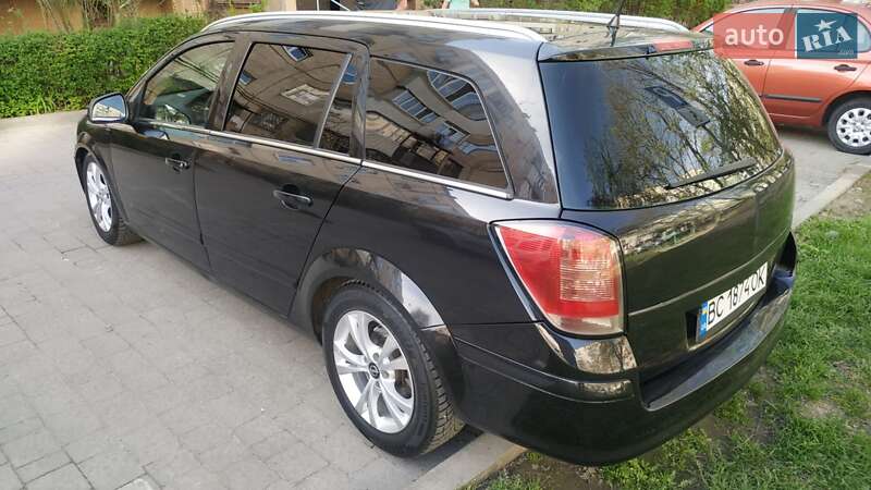 Универсал Opel Astra 2010 в Львове