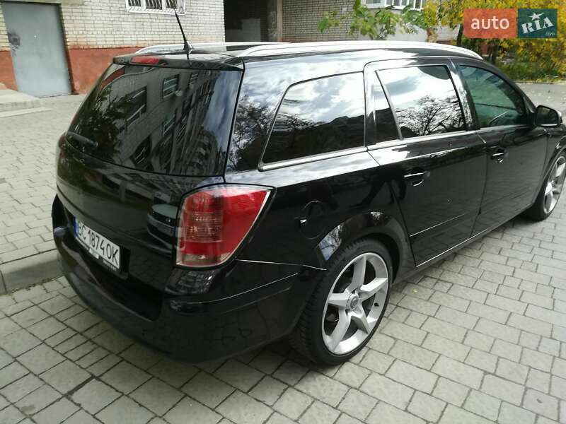 Универсал Opel Astra 2010 в Львове