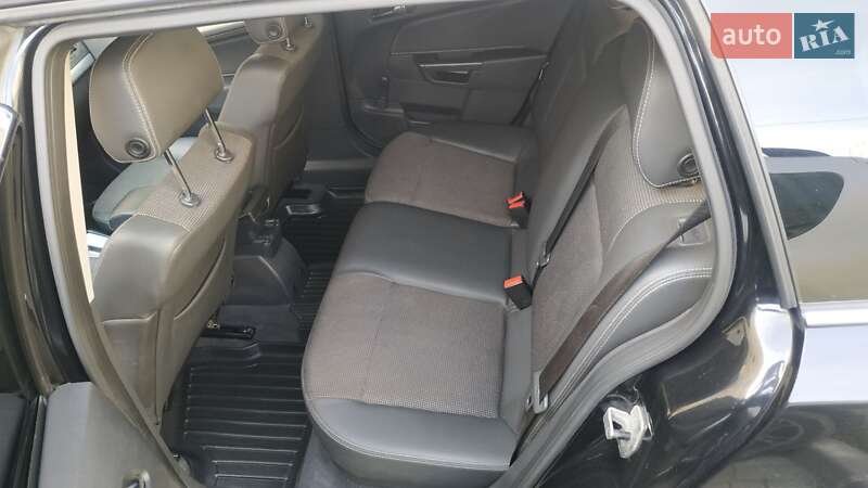 Универсал Opel Astra 2010 в Львове