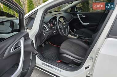 Универсал Opel Astra 2012 в 