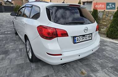 Универсал Opel Astra 2012 в 