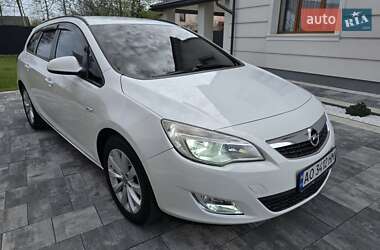 Универсал Opel Astra 2012 в 