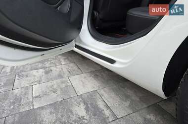 Универсал Opel Astra 2012 в 