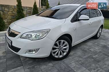 Универсал Opel Astra 2012 в 