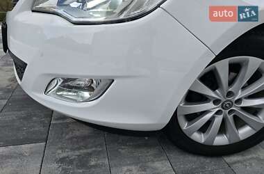 Универсал Opel Astra 2012 в 