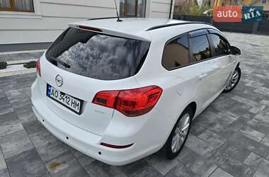 Универсал Opel Astra 2012 в 