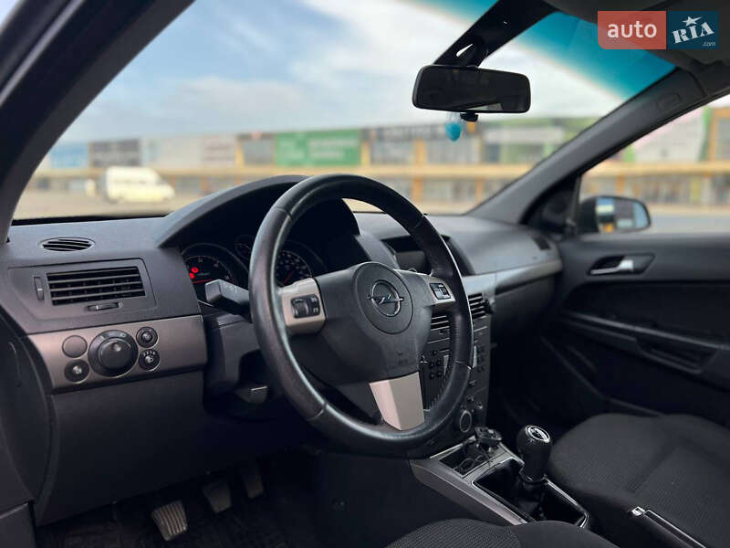 Универсал Opel Astra 2005 в Черновцах