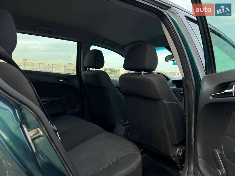 Универсал Opel Astra 2005 в Черновцах