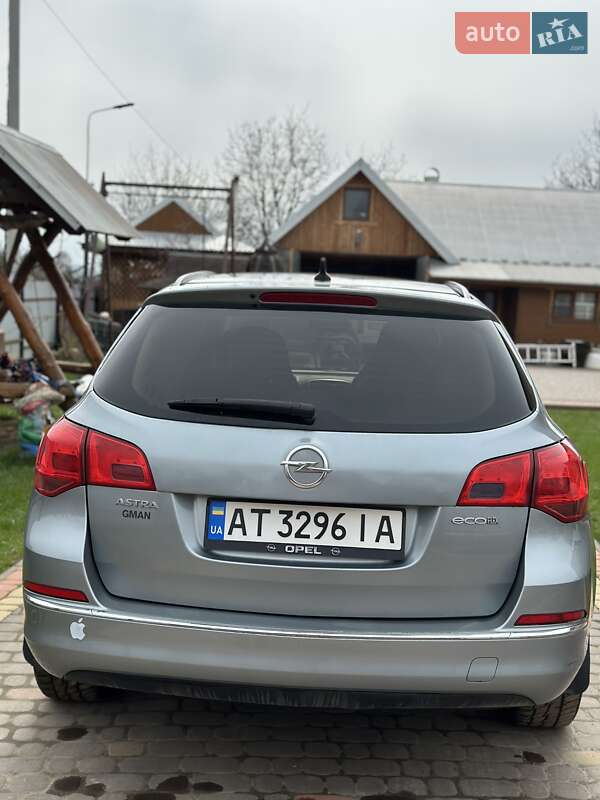 Універсал Opel Astra 2012 в Косові