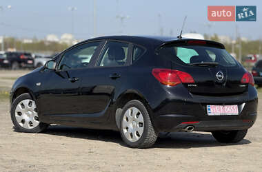 Хетчбек Opel Astra 2010 в 