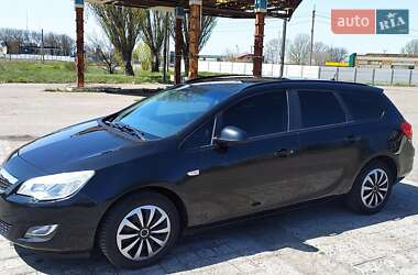 Універсал Opel Astra 2012 в 