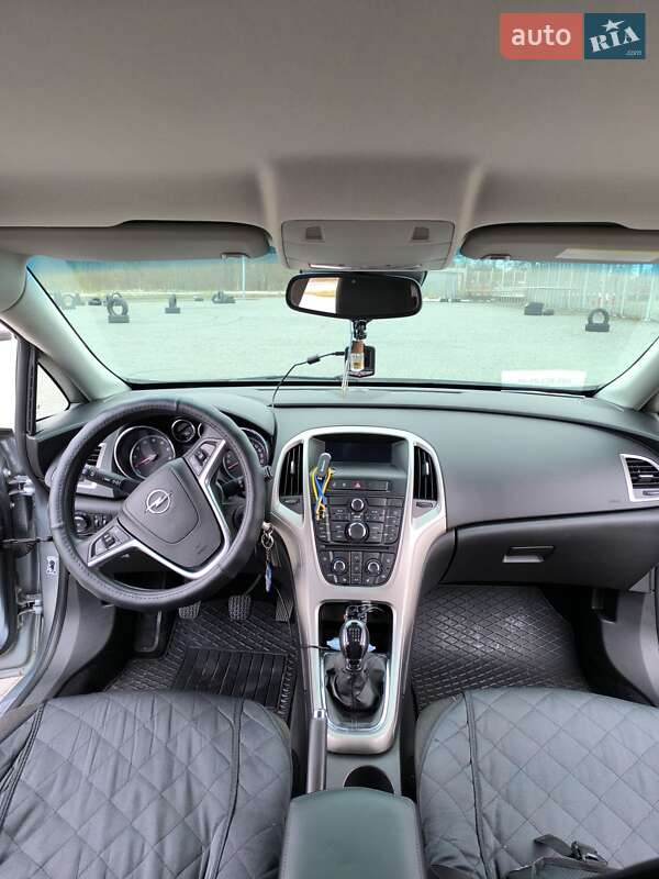 Хетчбек Opel Astra 2011 в Львові