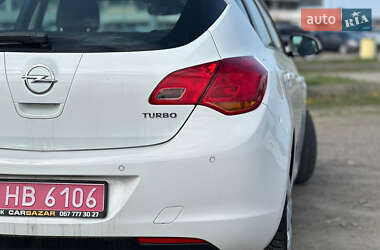 Хэтчбек Opel Astra 2011 в 