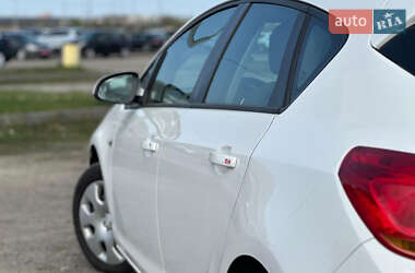 Хэтчбек Opel Astra 2011 в 