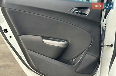 Хэтчбек Opel Astra 2011 в 