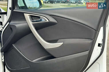 Хэтчбек Opel Astra 2011 в 