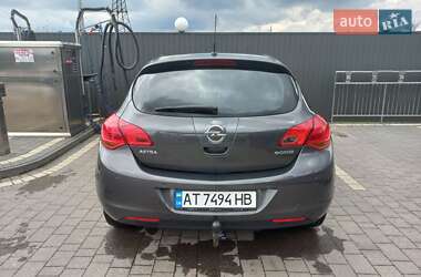 Хэтчбек Opel Astra 2011 в 