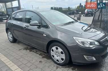 Хэтчбек Opel Astra 2011 в 