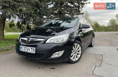 Универсал Opel Astra 2011 в 