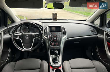 Универсал Opel Astra 2011 в 
