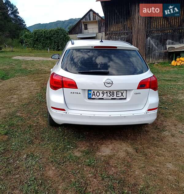 Універсал Opel Astra 2014 в Нересниці