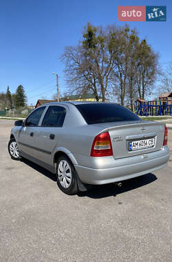 Седан Opel Astra 2005 в 
