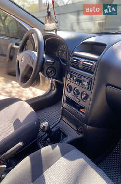 Седан Opel Astra 2005 в 