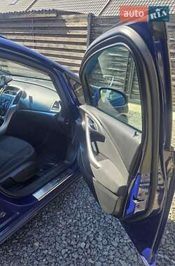 Универсал Opel Astra 2012 в 