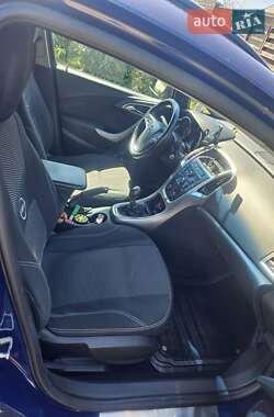 Универсал Opel Astra 2012 в 