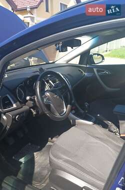 Универсал Opel Astra 2012 в 