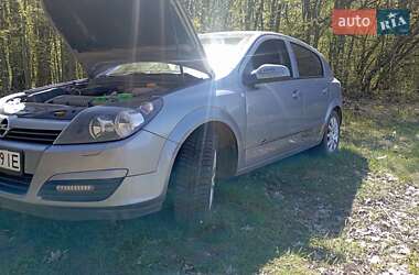 Хэтчбек Opel Astra 2004 в 
