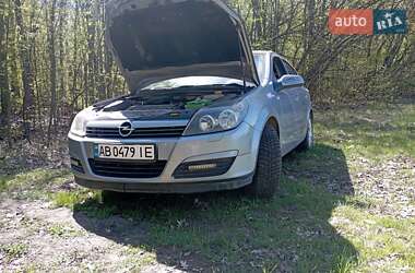 Хэтчбек Opel Astra 2004 в 