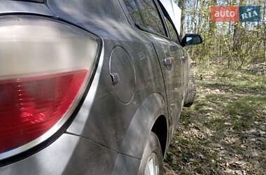Хэтчбек Opel Astra 2004 в 