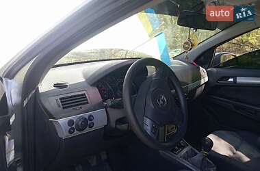 Хэтчбек Opel Astra 2004 в 