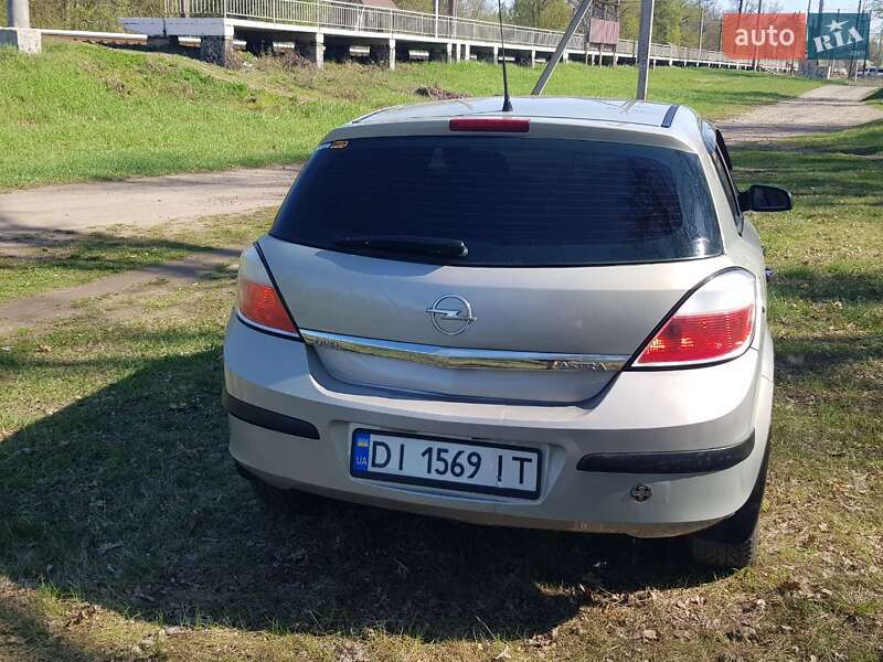 Хэтчбек Opel Astra 2006 в Боровой