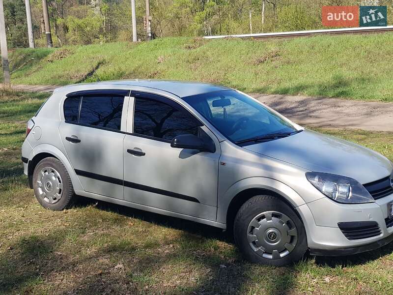 Хэтчбек Opel Astra 2006 в Боровой