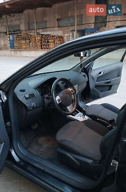 Хетчбек Opel Astra 2013 в 
