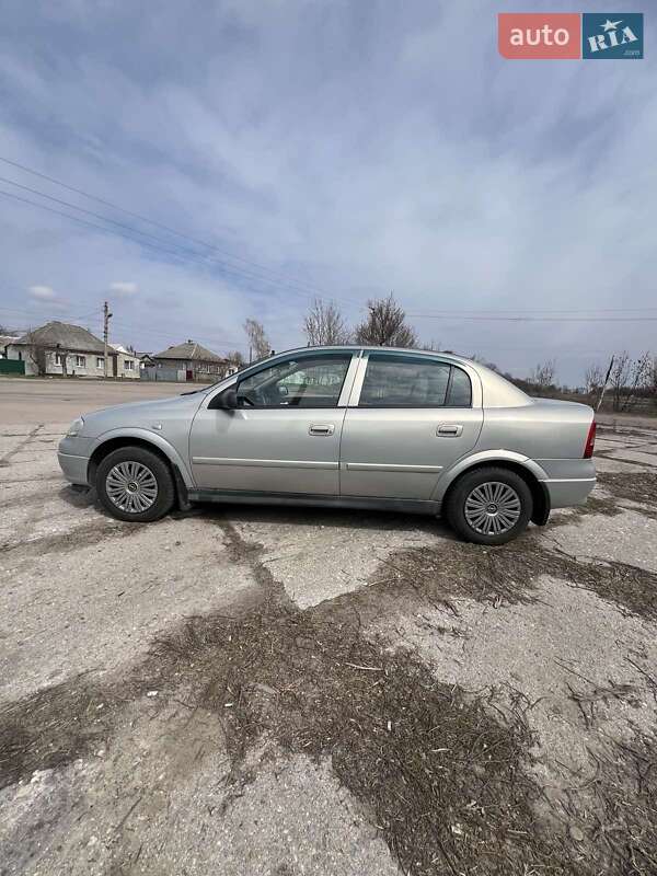 Седан Opel Astra 2006 в Прилуках