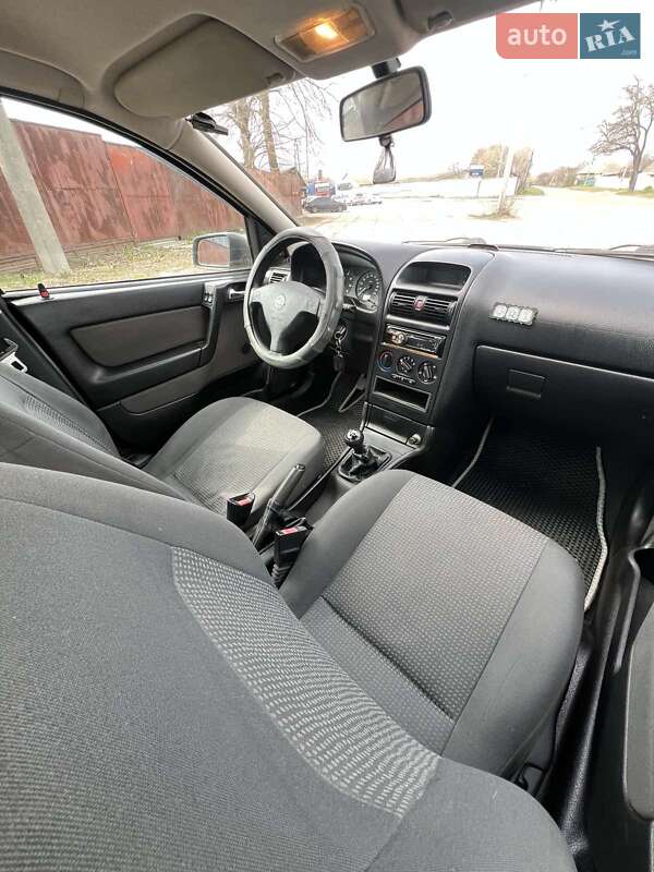 Седан Opel Astra 2006 в Прилуках