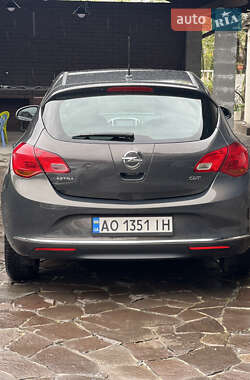 Хетчбек Opel Astra 2014 в 