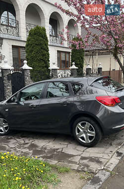 Хетчбек Opel Astra 2014 в 