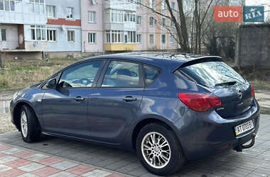 Хетчбек Opel Astra 2010 в 
