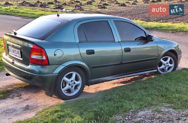Хетчбек Opel Astra 2000 в 