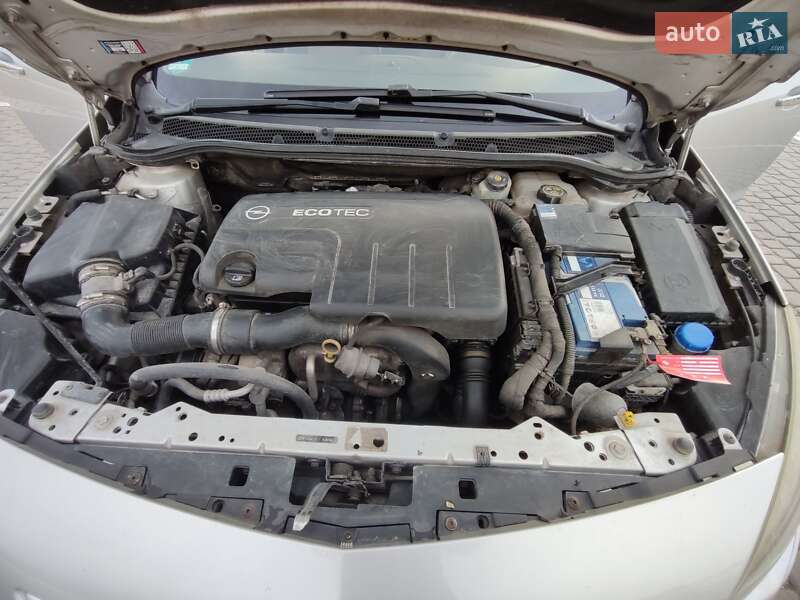 Універсал Opel Astra 2012 в Львові