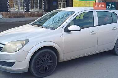 Хэтчбек Opel Astra 2004 в 