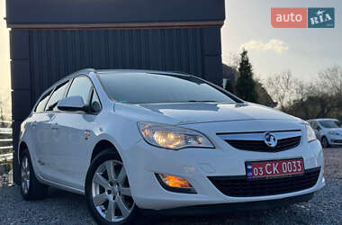 Универсал Opel Astra 2012 в 