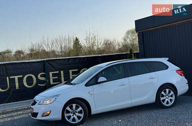Универсал Opel Astra 2012 в 