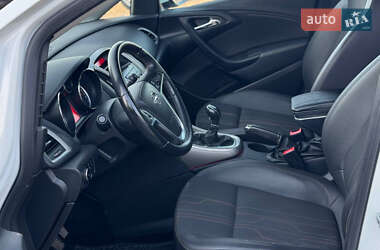 Универсал Opel Astra 2012 в 